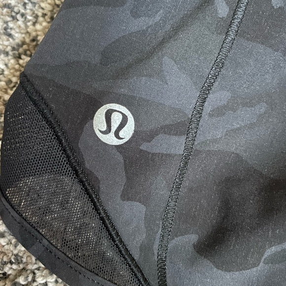 lululemon athletica Pants - Camo Lulu lemon Hotty Hot shorts 2.5 inch Size Zero 0